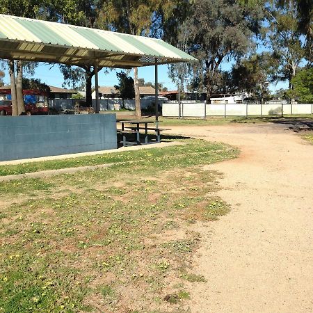 Newell Hwy Caravan Park 파크스 외부 사진