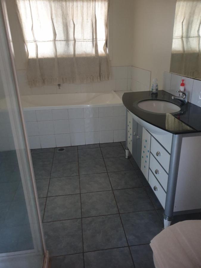 Newell Hwy Caravan Park 파크스 외부 사진