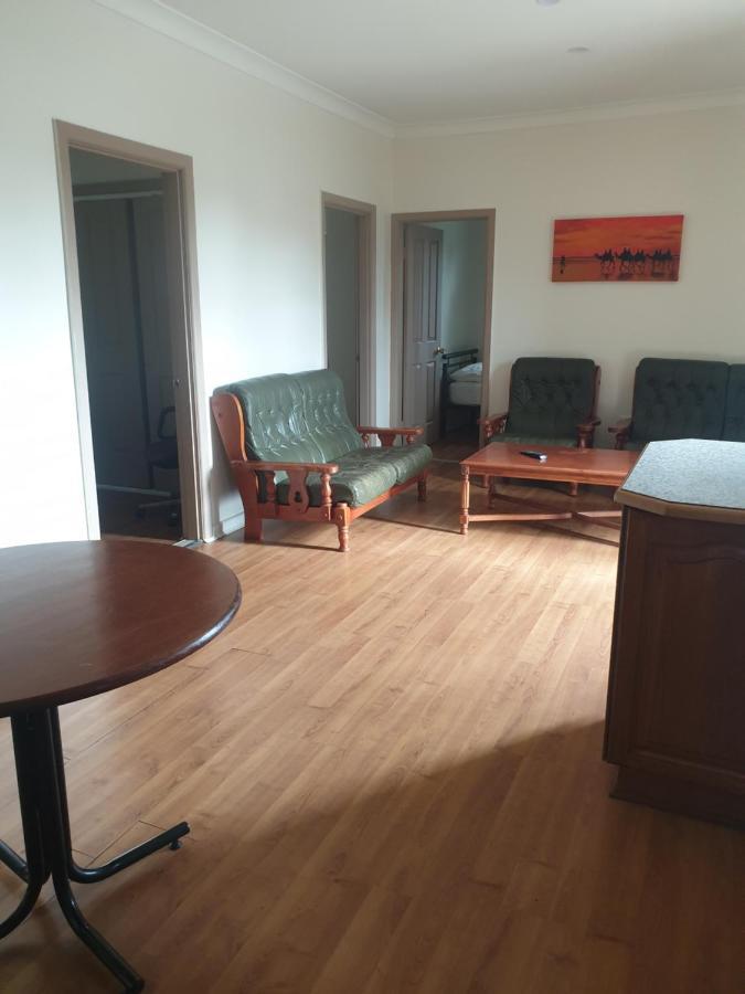 Newell Hwy Caravan Park 파크스 외부 사진