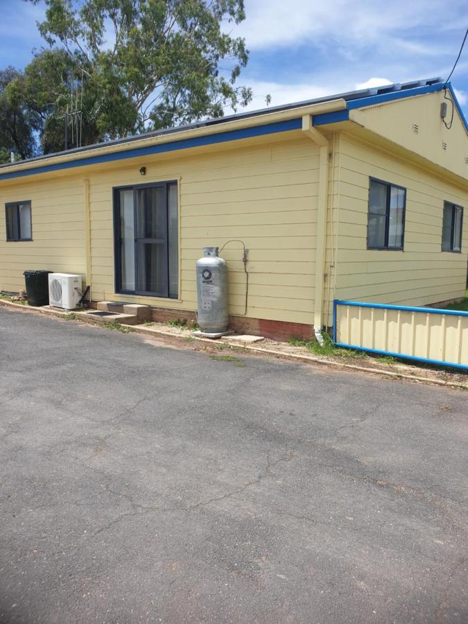 Newell Hwy Caravan Park 파크스 외부 사진