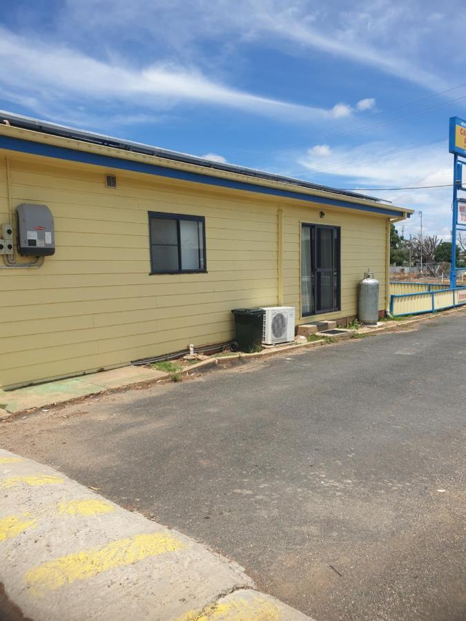 Newell Hwy Caravan Park 파크스 외부 사진