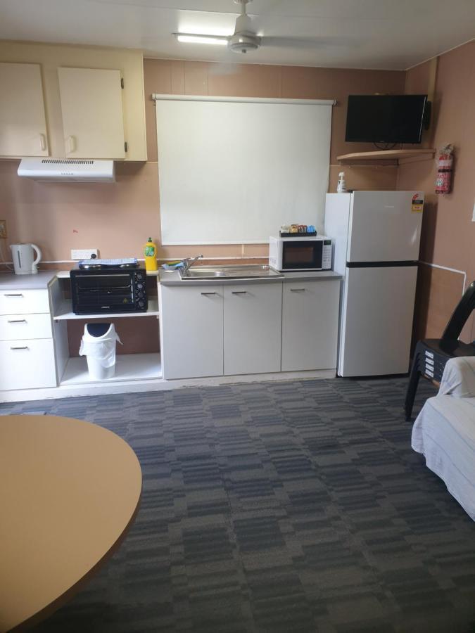 Newell Hwy Caravan Park 파크스 외부 사진