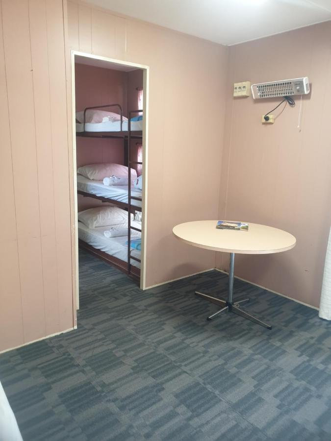 Newell Hwy Caravan Park 파크스 외부 사진