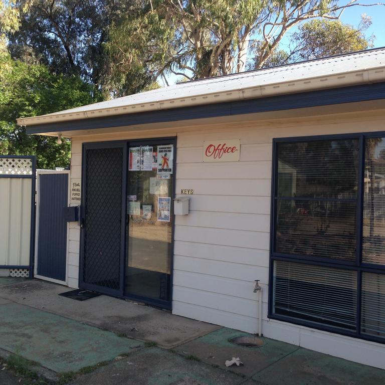 Newell Hwy Caravan Park 파크스 외부 사진