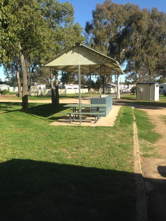 Newell Hwy Caravan Park 파크스 외부 사진