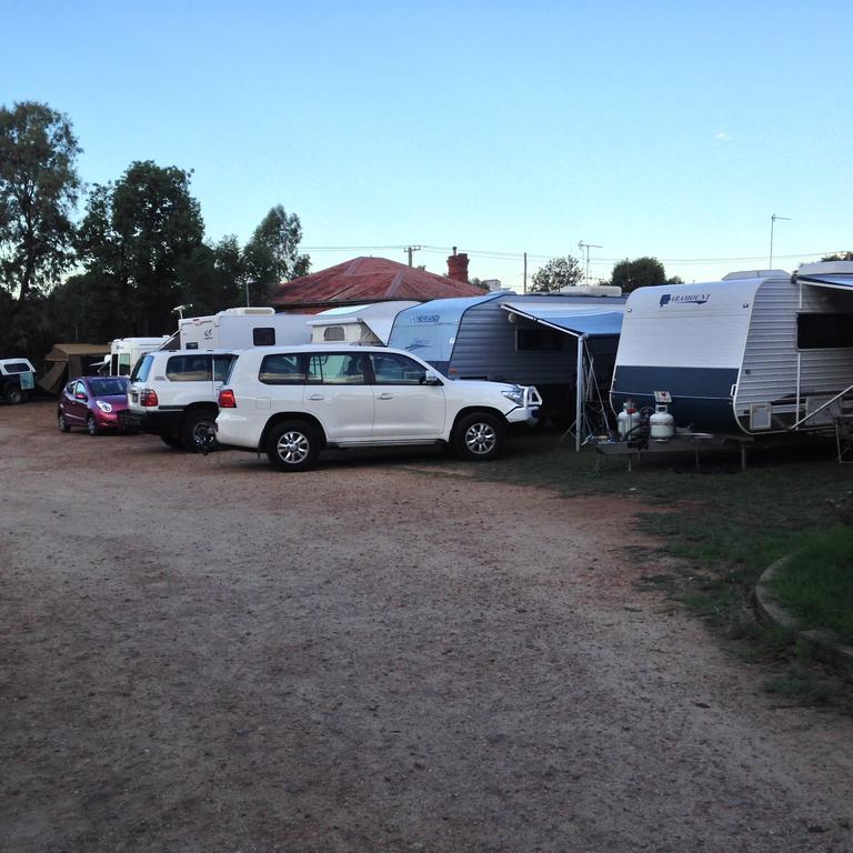 Newell Hwy Caravan Park 파크스 외부 사진