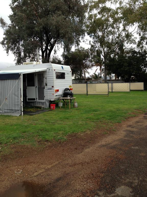 Newell Hwy Caravan Park 파크스 외부 사진