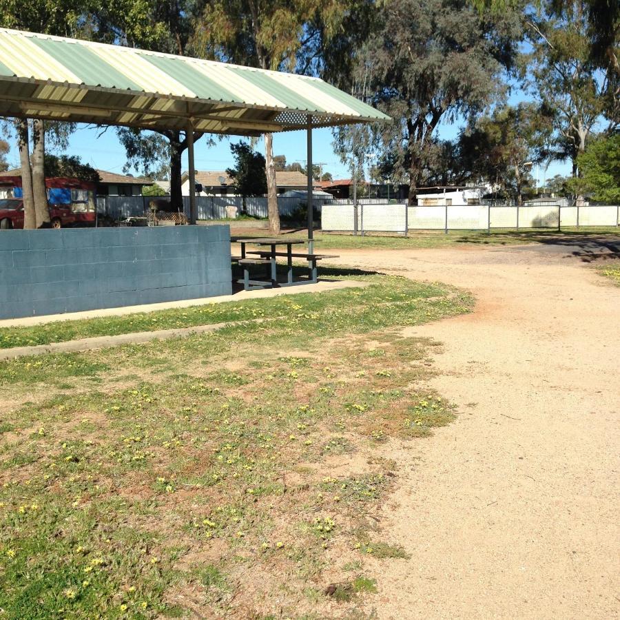 Newell Hwy Caravan Park 파크스 외부 사진