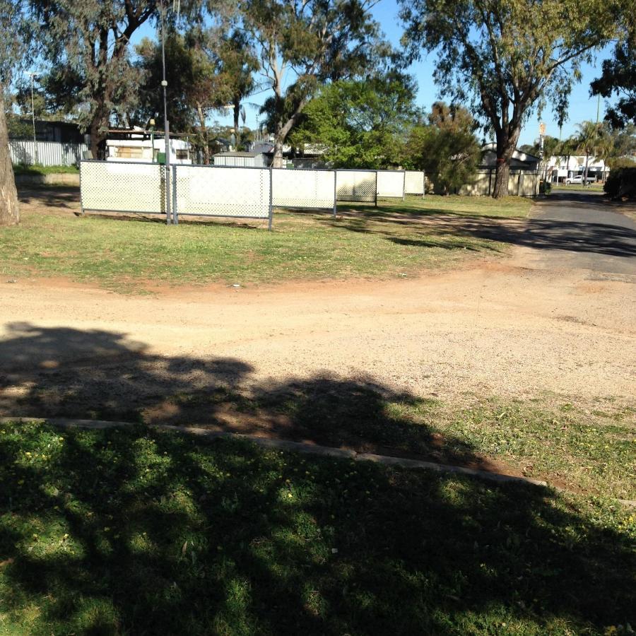Newell Hwy Caravan Park 파크스 외부 사진