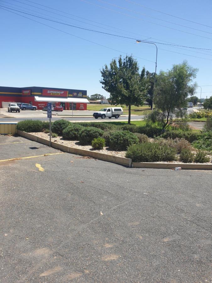 Newell Hwy Caravan Park 파크스 외부 사진