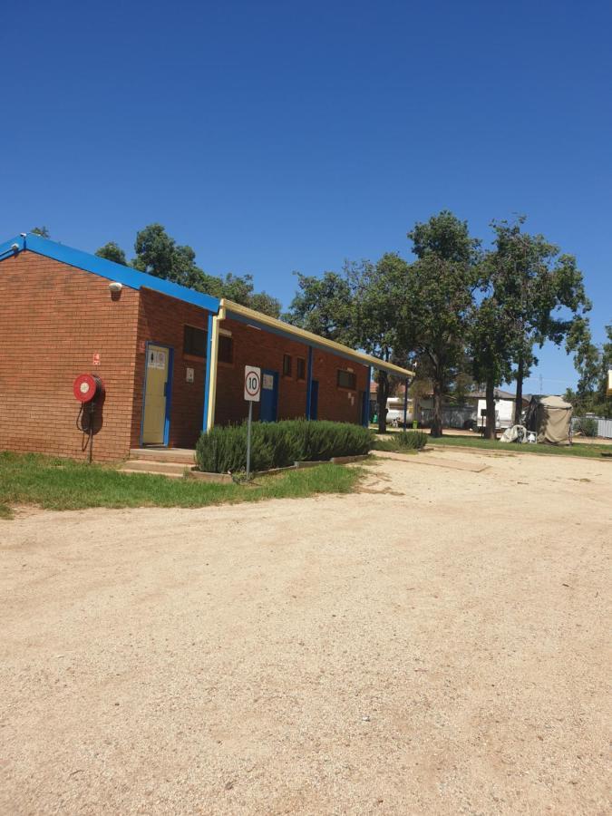 Newell Hwy Caravan Park 파크스 외부 사진