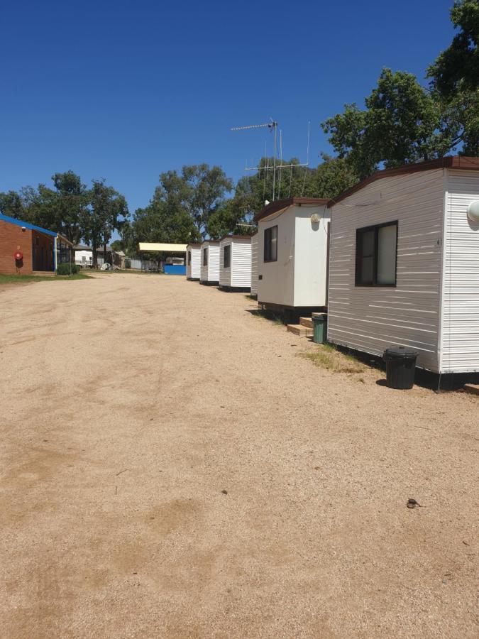 Newell Hwy Caravan Park 파크스 외부 사진